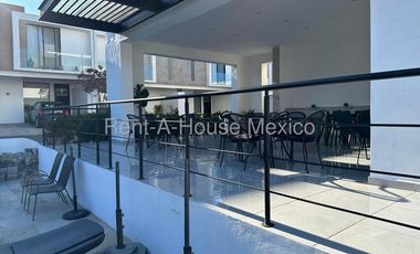 Casa en Renta en El Refugio, Amueblada 125m2 | 3 recamaras, 2.5 baños, 2 estac. | Alberca, Jardín
