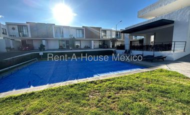 Casa en Renta en El Refugio, Amueblada 125m2 | 3 recamaras, 2.5 baños, 2 estac. | Alberca, Jardín