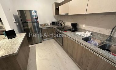 Casa en Renta en El Refugio, Amueblada 125m2 | 3 recamaras, 2.5 baños, 2 estac. | Alberca, Jardín