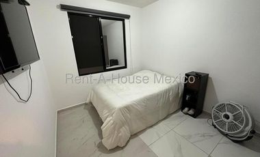 Casa en Renta en El Refugio, Amueblada 125m2 | 3 recamaras, 2.5 baños, 2 estac. | Alberca, Jardín