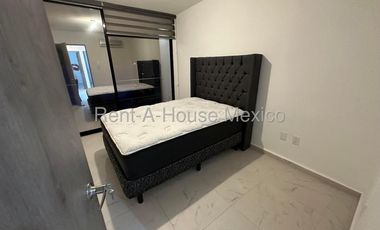 Casa en Renta en El Refugio, Amueblada 125m2 | 3 recamaras, 2.5 baños, 2 estac. | Alberca, Jardín
