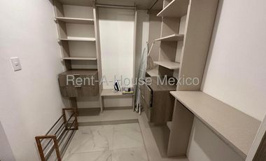 Casa en Renta en El Refugio, Amueblada 125m2 | 3 recamaras, 2.5 baños, 2 estac. | Alberca, Jardín