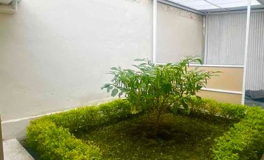 Casa de 3 habitaciones en renta , cerca de la Av. Ordóñez Lazzo