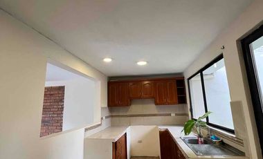 Casa de 3 habitaciones en renta , cerca de la Av. Ordóñez Lazzo
