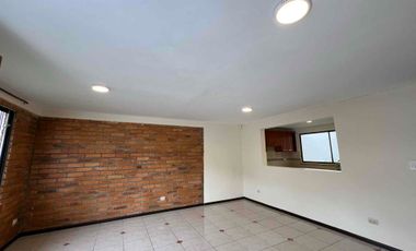 Casa de 3 habitaciones en renta , cerca de la Av. Ordóñez Lazzo