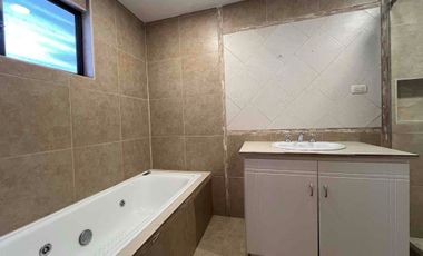 Casa de 3 habitaciones en renta , cerca de la Av. Ordóñez Lazzo
