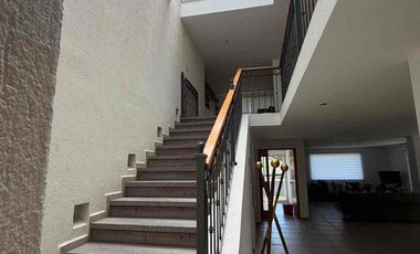 SE RENTA CASA EN VILLANTIGUA AMUEBLADA