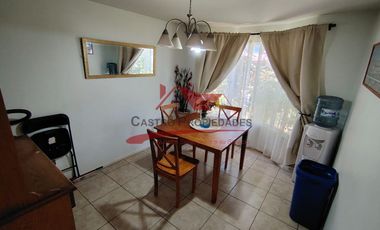 Hermosa Casa de Tres Pisos con 6 Dormitorios, 4 Baños, Valle Lo Campino, Comuna de Quilicura.