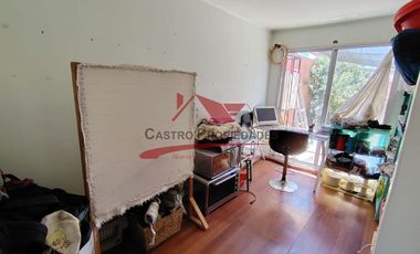 Hermosa Casa de Tres Pisos con 6 Dormitorios, 4 Baños, Valle Lo Campino, Comuna de Quilicura.