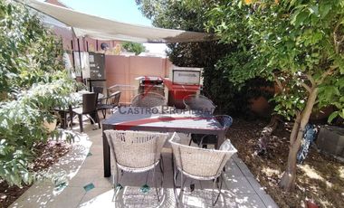 Hermosa Casa de Tres Pisos con 6 Dormitorios, 4 Baños, Valle Lo Campino, Comuna de Quilicura.