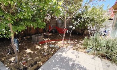 Hermosa Casa de Tres Pisos con 6 Dormitorios, 4 Baños, Valle Lo Campino, Comuna de Quilicura.