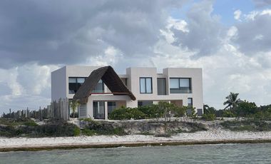 HERMOSA RESIDENCIA EN VENTA EN LA PLAYA DE SAN CRISANTO, YUC