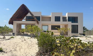 HERMOSA RESIDENCIA EN VENTA EN LA PLAYA DE SAN CRISANTO, YUC