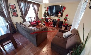 Casa de Esquina Aislada con 4 Dormitorios, 2 Baños, Villa Los Cantaros ll, Comuna de Quilicura.