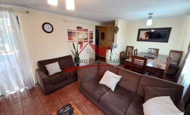 Casa de Esquina Aislada con 4 Dormitorios, 2 Baños, Villa Los Cantaros ll, Comuna de Quilicura.