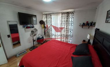 Casa de Esquina Aislada con 4 Dormitorios, 2 Baños, Villa Los Cantaros ll, Comuna de Quilicura.
