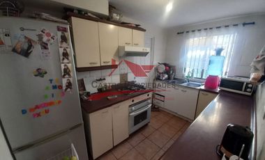 Hermosa Casa de Dos Pisos, 3 Dormitorios, 2 Baños, Villa Jardin del Sol, Comuna de Quilicura.