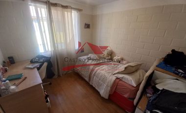 Hermosa Casa de Dos Pisos, 3 Dormitorios, 2 Baños, Villa Jardin del Sol, Comuna de Quilicura.