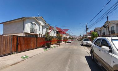 Hermosa Casa de Dos Pisos, 4 Dormitorios y 3 Baños, Villa Valle Norte, Valle Grande, Comuna de Lampa.