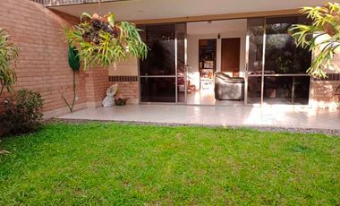 VENTA DE CASA EN BENEDICTINOS, ENVIGADO, CON TERRAZA, ZONA VERDE Y EXCELENTE UBICACIÓN