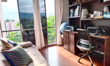 VENTA DE CASA EN BENEDICTINOS, ENVIGADO, CON TERRAZA, ZONA VERDE Y EXCELENTE UBICACIÓN