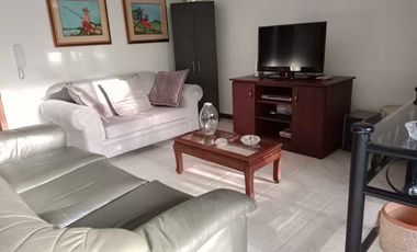 VENTA DE CASA EN BENEDICTINOS, ENVIGADO, CON TERRAZA, ZONA VERDE Y EXCELENTE UBICACIÓN