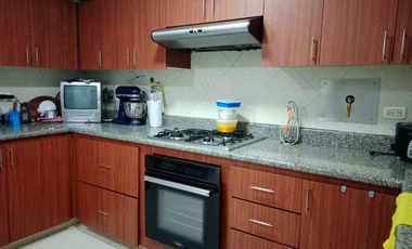 VENTA DE CASA EN BENEDICTINOS, ENVIGADO, CON TERRAZA, ZONA VERDE Y EXCELENTE UBICACIÓN