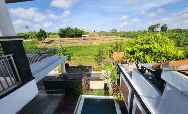 VILLA LANTAI II DENGAN PEMANDANGAN SAWAH