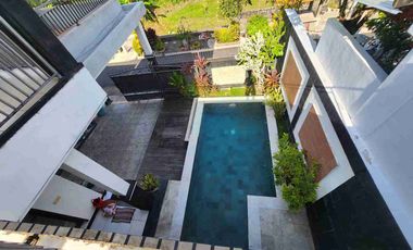 VILLA LANTAI II DENGAN PEMANDANGAN SAWAH