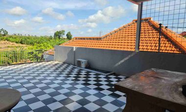VILLA LANTAI II DENGAN PEMANDANGAN SAWAH