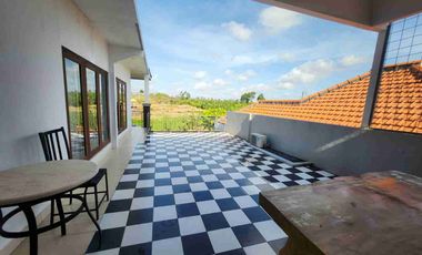 VILLA LANTAI II DENGAN PEMANDANGAN SAWAH