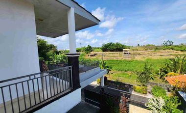 VILLA LANTAI II DENGAN PEMANDANGAN SAWAH