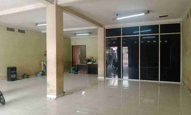 Disewakan dan Dijual Ruko Gandeng di pinggir jalan besar