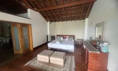 Casa Comercial en Arriendo en Loma de Los Benedictinos, Envigado Antioquia