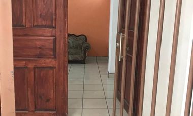 “DEPARTAMENTO EN RENTA, AMUEBLADO CON 3 RECAMARAS Y 4 CAMAS EQUIPADAS , CERCANO A LA ZONA INDUSTRIAL DE JILOTEPEC. (EN SEGUNDO PISO)
