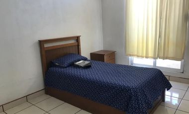 “DEPARTAMENTO EN RENTA, AMUEBLADO CON 3 RECAMARAS Y 4 CAMAS EQUIPADAS , CERCANO A LA ZONA INDUSTRIAL DE JILOTEPEC. (EN SEGUNDO PISO)