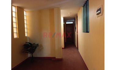 Alquilo Habitacion En 2Do Piso Con Baño Independiente A Unas Cuadras De La Upnsan Isidro, Area 18M2, S/. 450.00 Soles