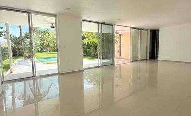 Casa en Renta, Una Planta, Club de Golf La Ceiba 5 (afuera) Mérida Yuc.