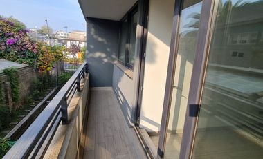 Townhouse triplex con jardín y bodega habitable – Ñuñoa