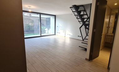 Townhouse triplex con jardín y bodega habitable – Ñuñoa