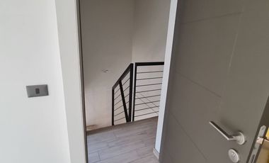 Townhouse triplex con jardín y bodega habitable – Ñuñoa