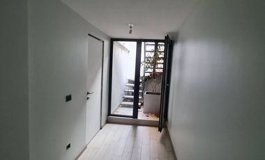 Townhouse triplex con jardín y bodega habitable – Ñuñoa