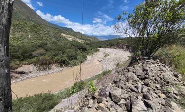 OPORTUNIDAD Propiedad de venta en Yunguilla Santa Isabel sector Naranjos. colinda con el Rio Rircay a 12 minutos de la vía Girón Pasaje