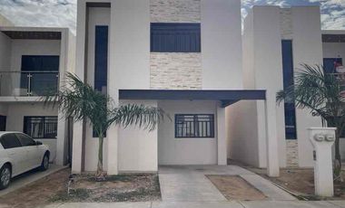 Casa en venta dentro de fraccionamiento las Acacias