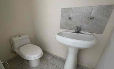 Casa en venta dentro de fraccionamiento las Acacias