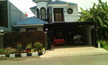 Rumah 2 lantai jln utama perum Taman Gading jln Majapahit Raya Tegalkamulyan Cilacap