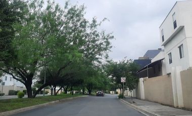 CASA EN RENTA EN APODACA NUEVO LEON, ZONA VALLE LA RIOJA, PRIVADA, SECTOR ASTURIA, EQUIPADA BASICO, DOBLE ACCESO AUTOMATIZADO CONTROLADO