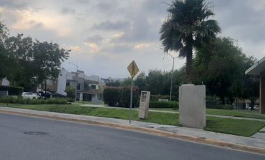 CASA EN RENTA EN APODACA NUEVO LEON, ZONA VALLE LA RIOJA, PRIVADA, SECTOR ASTURIA, EQUIPADA BASICO, DOBLE ACCESO AUTOMATIZADO CONTROLADO