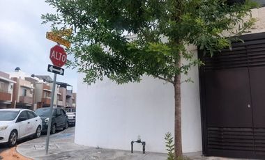 CASA EN RENTA EN APODACA NUEVO LEON, ZONA VALLE LA RIOJA, PRIVADA, SECTOR ASTURIA, EQUIPADA BASICO, DOBLE ACCESO AUTOMATIZADO CONTROLADO