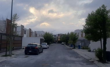 CASA EN RENTA EN APODACA NUEVO LEON, ZONA VALLE LA RIOJA, PRIVADA, SECTOR ASTURIA, EQUIPADA BASICO, DOBLE ACCESO AUTOMATIZADO CONTROLADO